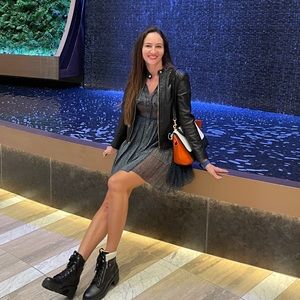 Meet your Posher, Elena